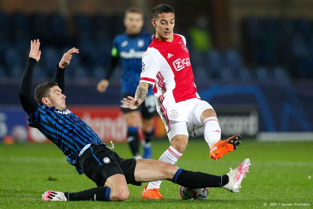 Ajax speelt gelijk bij Atalanta in Champions League (2-2)