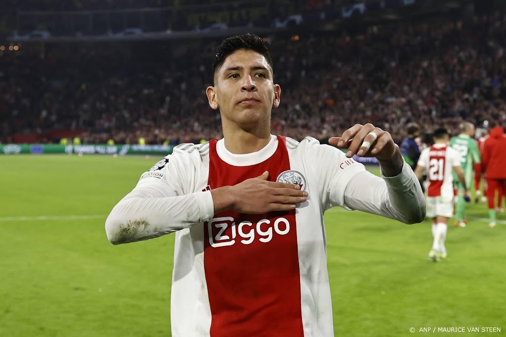 Middenvelder Álvarez ondertekent nieuw contract bij Ajax
