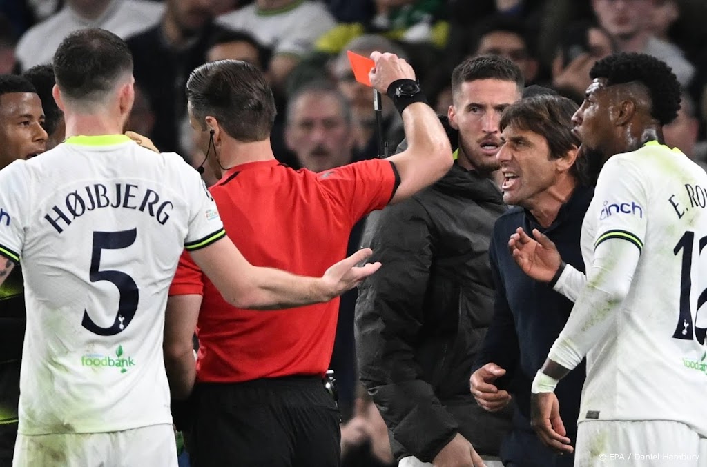 Tottenham-coach Conte woest op video-scheidsrechter Van Boekel