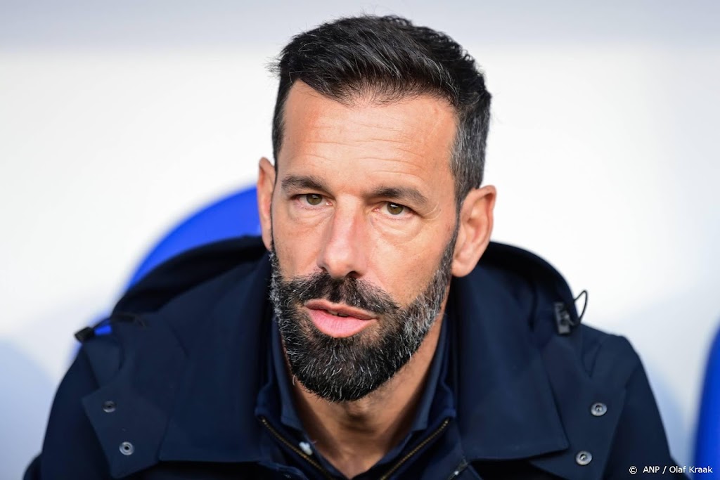 Van Nistelrooij zet Teze, Obispo en Til op de bank tegen Arsenal