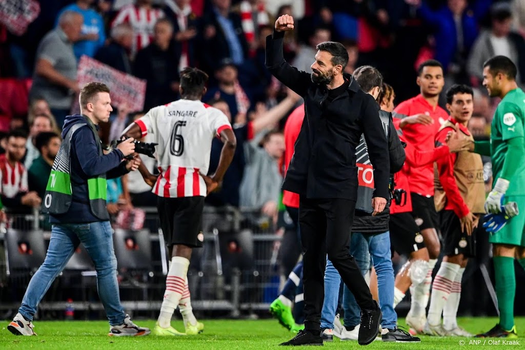 PSV verbaast trainer Van Nistelrooij met sterke tweede helft 