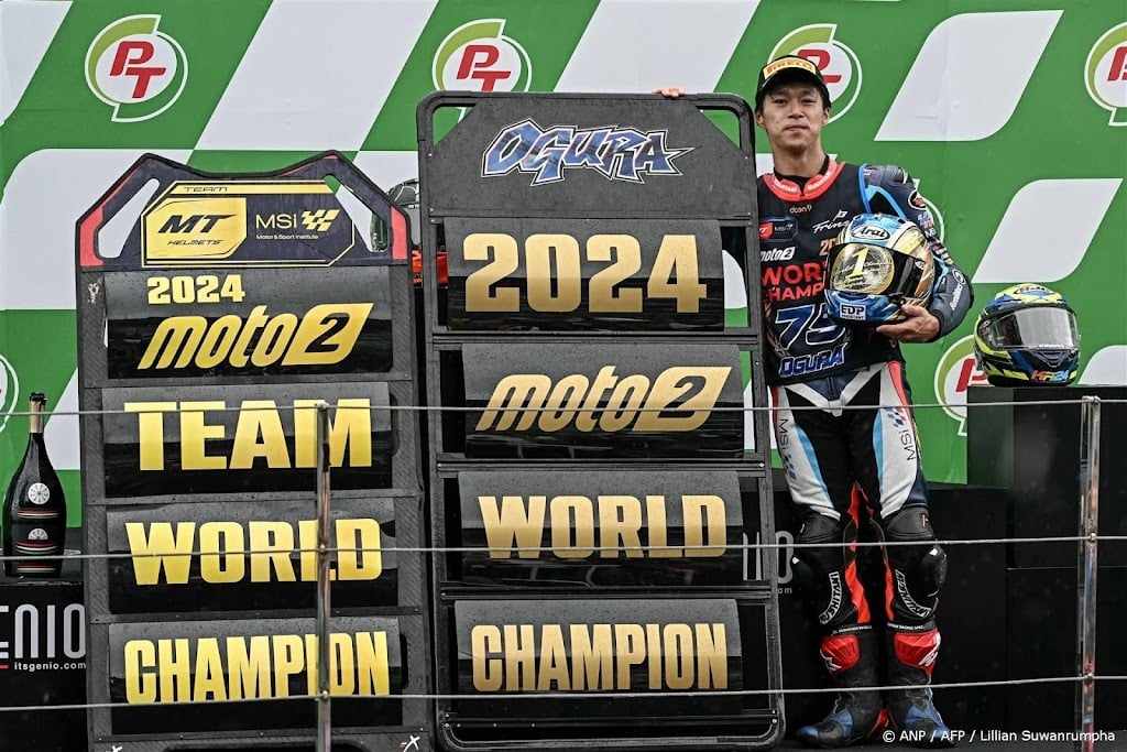 Japanner Ogura pakt wereldtitel in Moto2-klasse