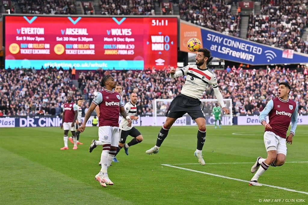 ManUnited mist veel kansen en verliest na omstreden penalty   