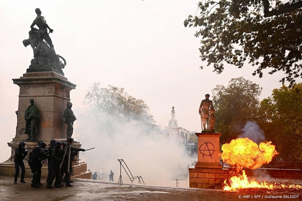 Frans consumentenvertrouwen op laagste stand sinds 2013 na rellen