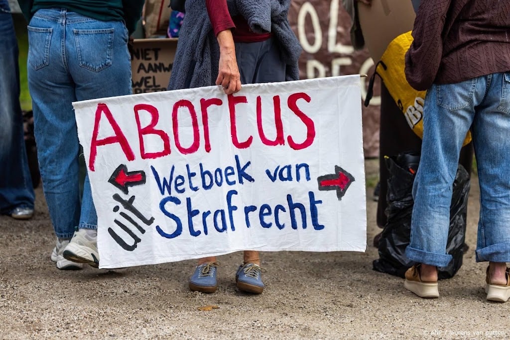 Kamer roept kabinet op om voor het recht op abortus te staan