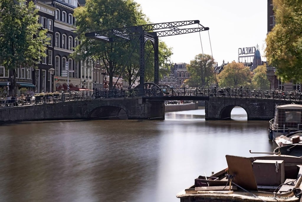 Amsterdam vervangt loden leidingen oude panden