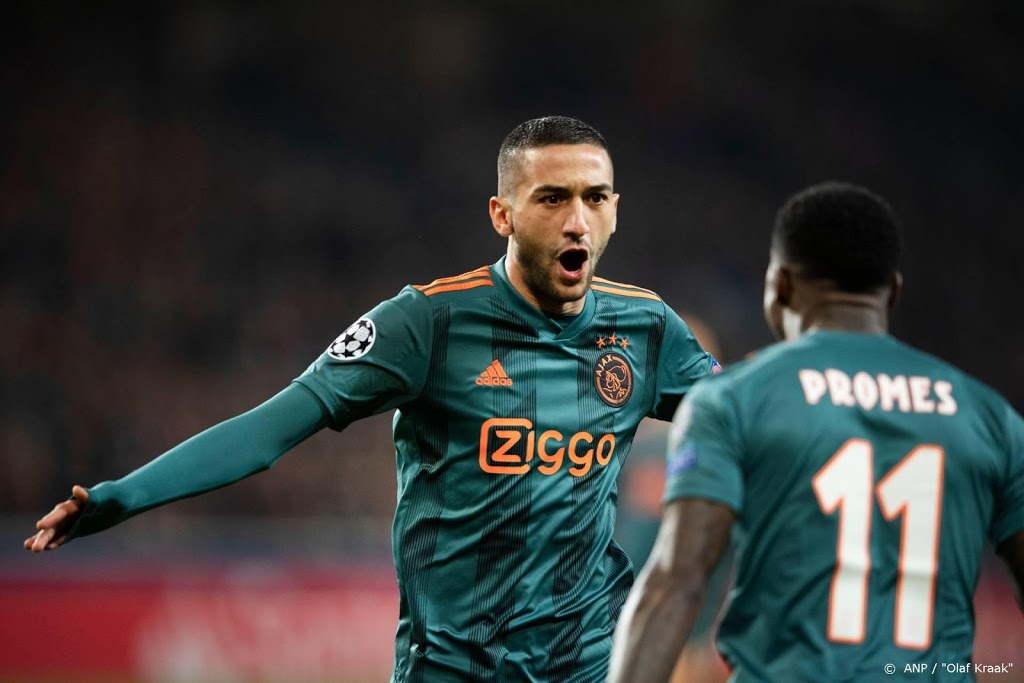 Ajacied Ziyech vereerd met jonge fan