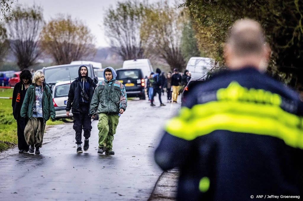 Illegaal feest Ammerzoden beëindigd na oproep politie