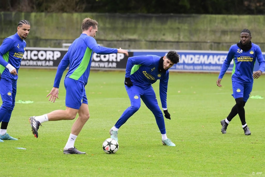 PSV start met herstelde aanvallers De Jong en Lang tegen Sjachtar