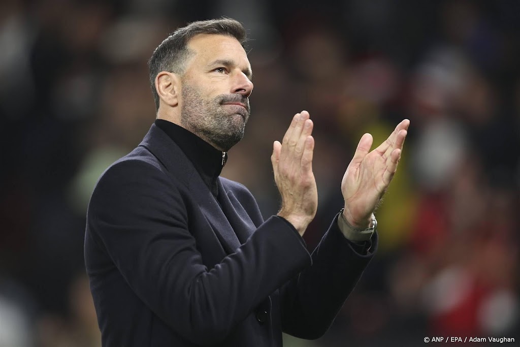 Britse media: Van Nistelrooij nieuwe trainer Leicester City 
