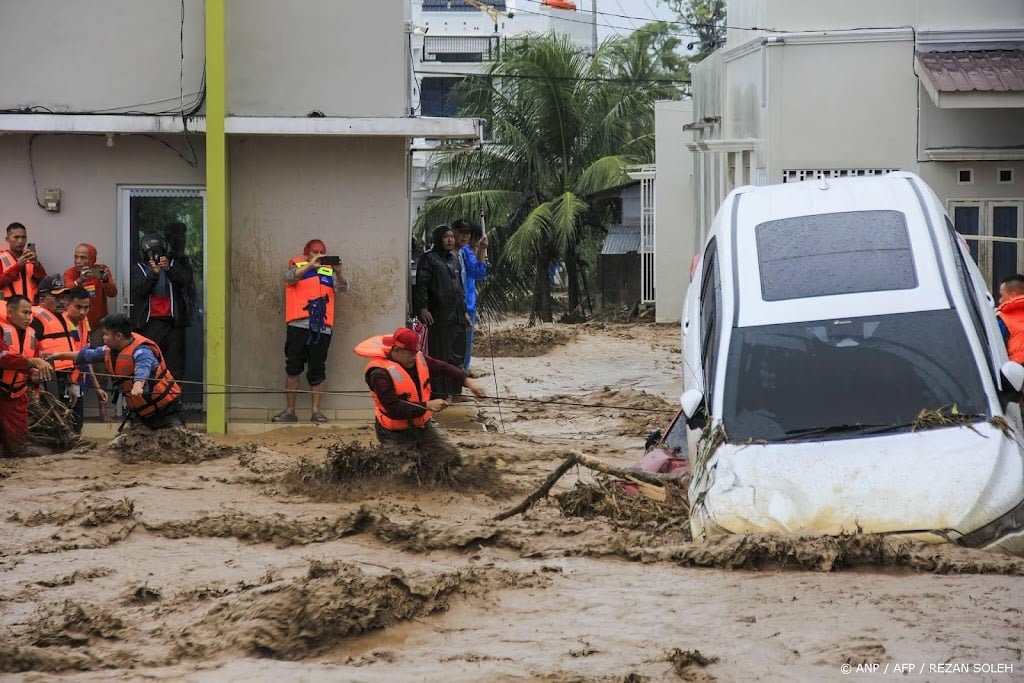Dodental stijgt na overstromingen en aardverschuivingen Sumatra
