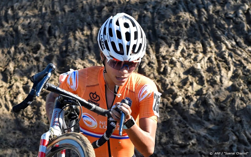Veldrijdster Alvarado soleert naar zege in Azencross
