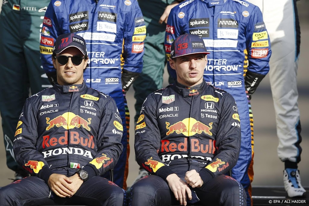 Pérez kijkt bij Red Bull vol bewondering naar Verstappen