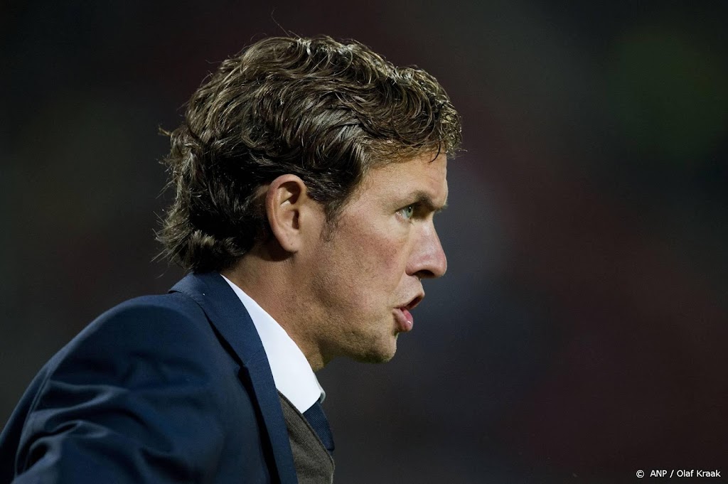 Trainer Pastoor voor het eerst op het veld bij Almere City