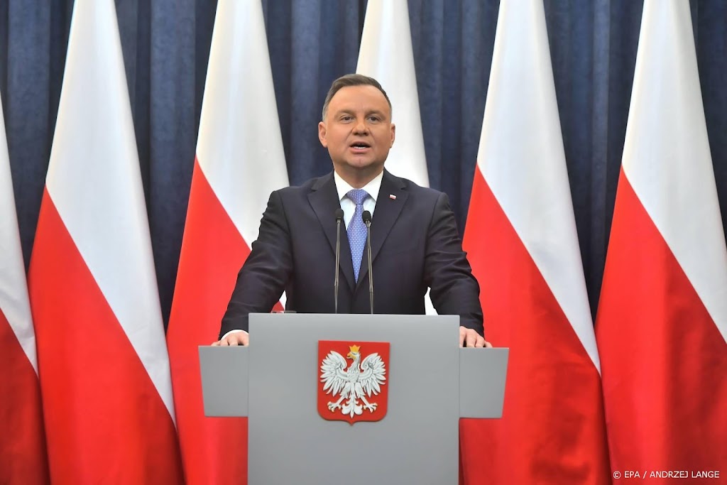 President Polen houdt omstreden mediawet tegen met veto