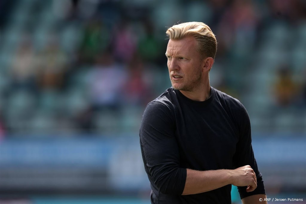 Kuijt na verlies bij Leuven vaster op laatste plek met Beerschot 