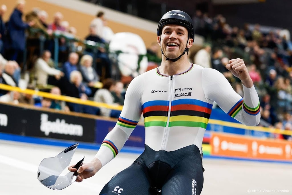 Baanwielrenner Lavreysen wint op NK keirin voor zevende keer