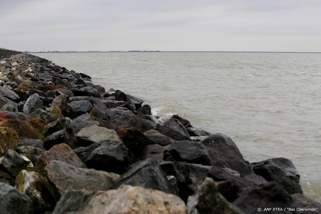'Grootste deel Nederland over 100 jaar onder water'