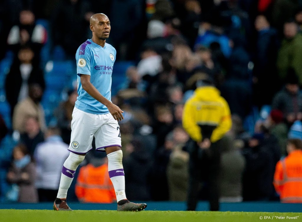 Fernandinho gaat nog jaartje door bij Manchester City