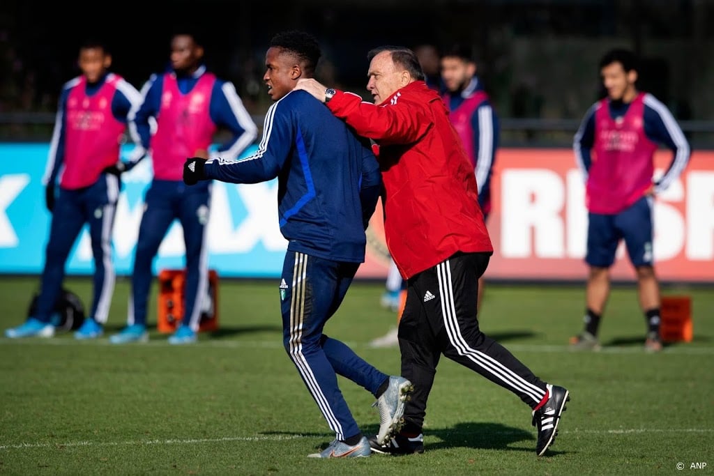 Sinisterra vervangt Larsson in restant bekerwedstrijd Feyenoord