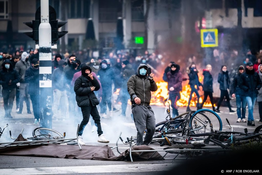 122 verdachten opgepakt na rellen Den Bosch en Eindhoven