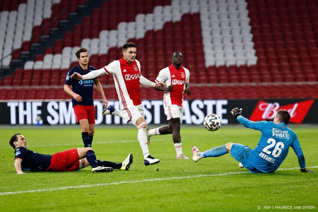 Ajax viert moeizame zege op Willem II 