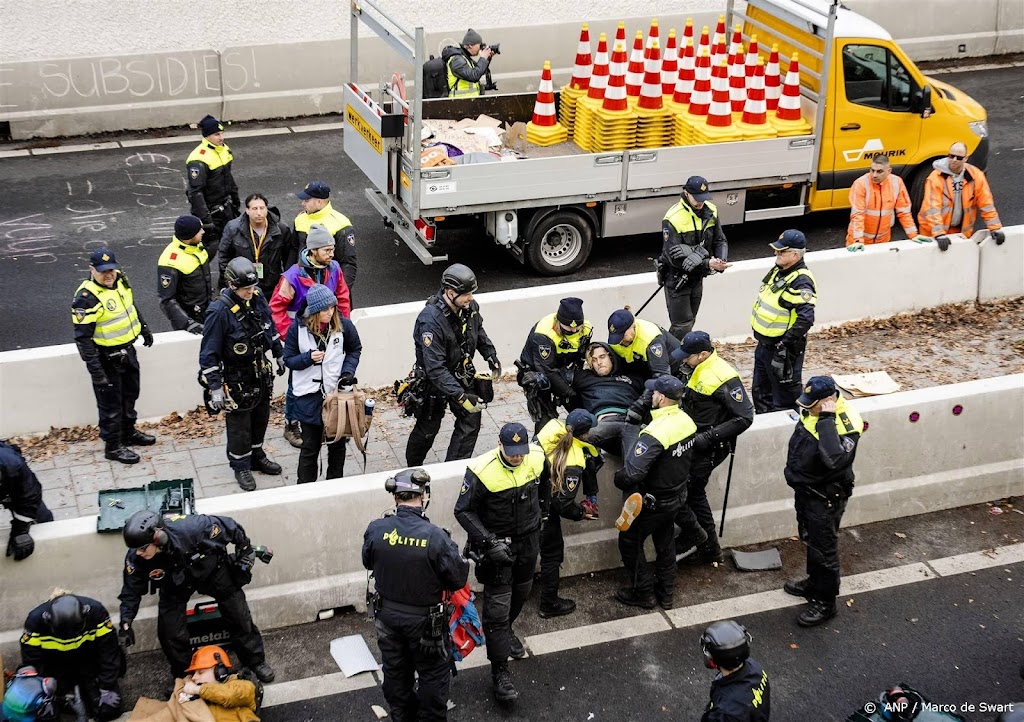 Politie: honderden arrestaties bij klimaatactie in Den Haag