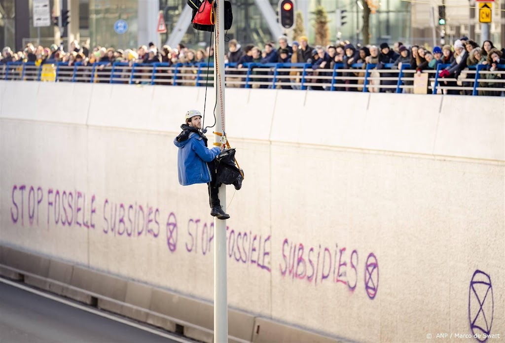 A12 bij Den Haag weer open na demonstratie Extinction Rebellion  