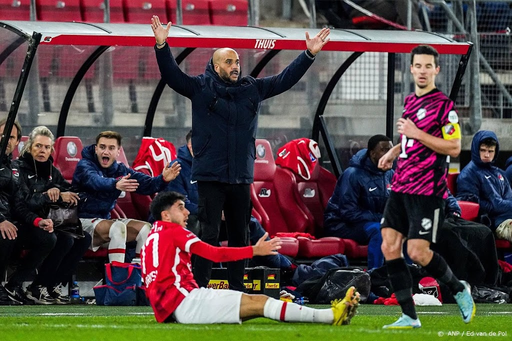 AZ en FC Utrecht spelen gelijk in doelpuntenspektakel: 5-5