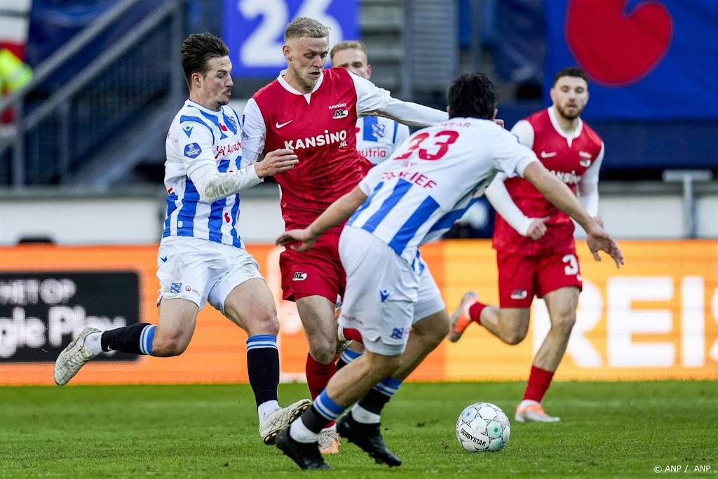 Heerenveen blijft tegen tien man AZ steken op 2-2