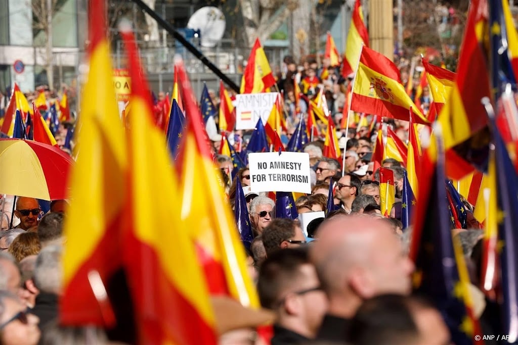 Tienduizenden protesteren in Madrid tegen amnestie voor Catalanen