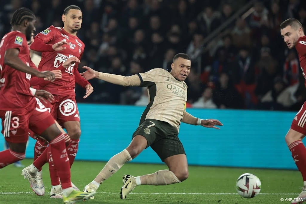 PSG geeft 2-0-voorsprong weg en speelt gelijk tegen Brest