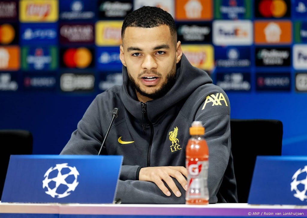 Gakpo reageert ingetogen als hij voor Liverpool tegen PSV scoort 