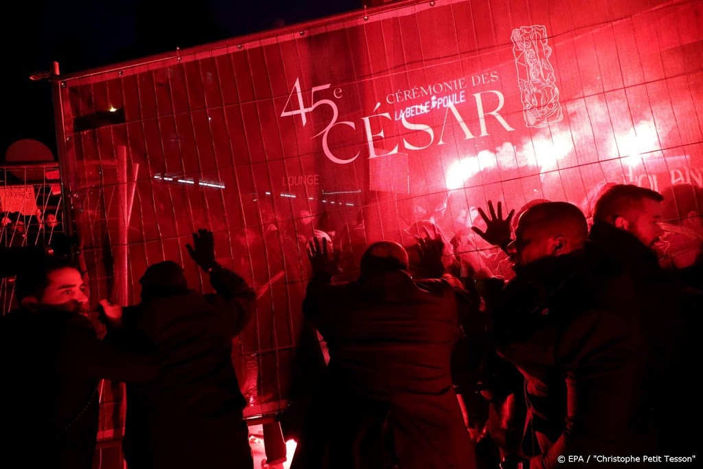 Politie treedt op tegen anti-Polanski-betogers bij Césars