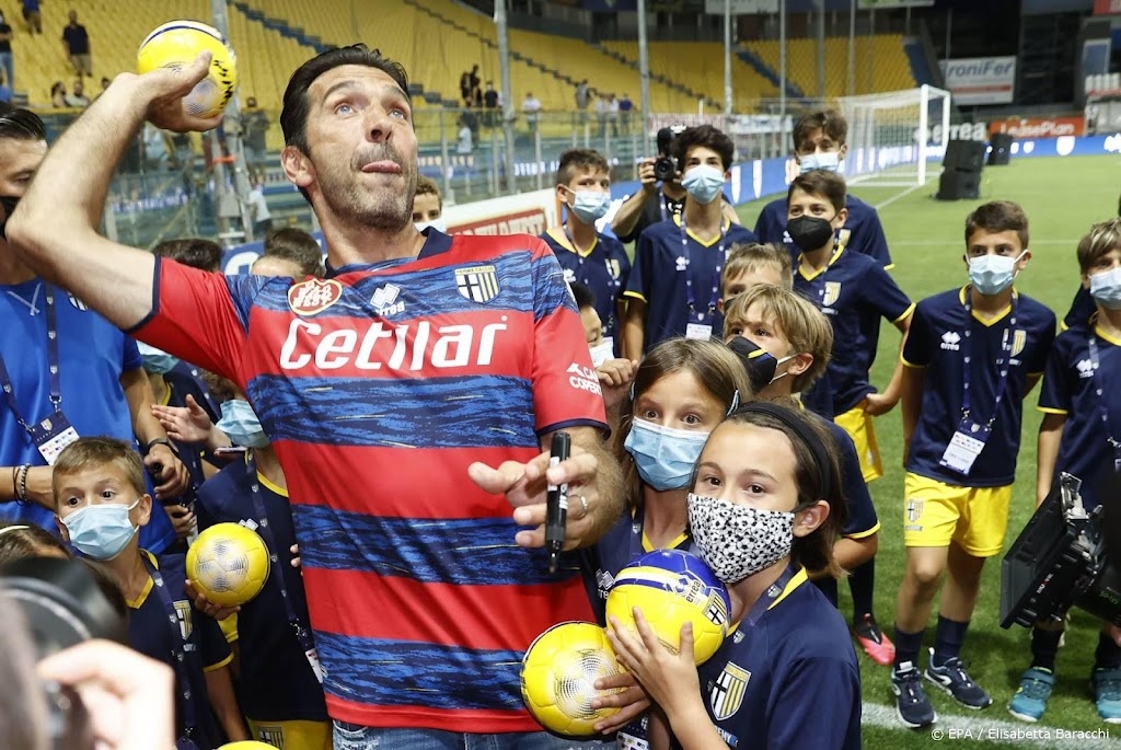 Buffon gaat door tot zijn 46e en verlengt contract bij Parma 