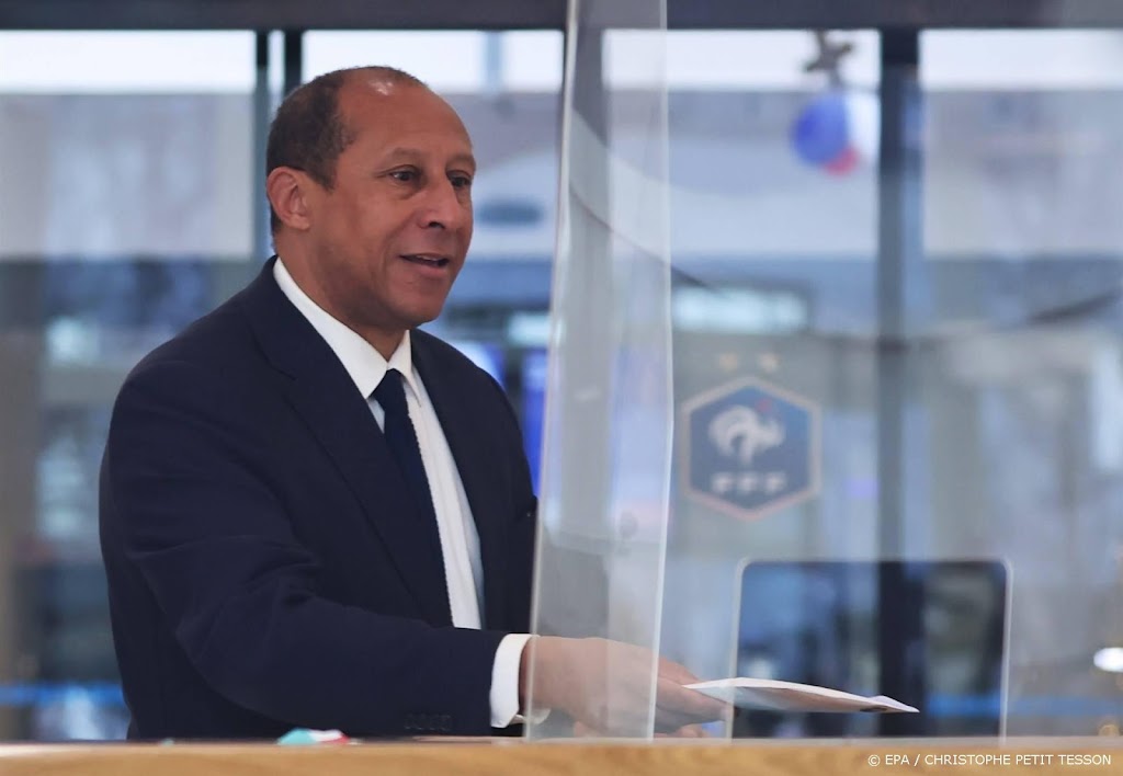 Vertrokken voorzitter Franse voetbalbond ontkent beschuldigingen