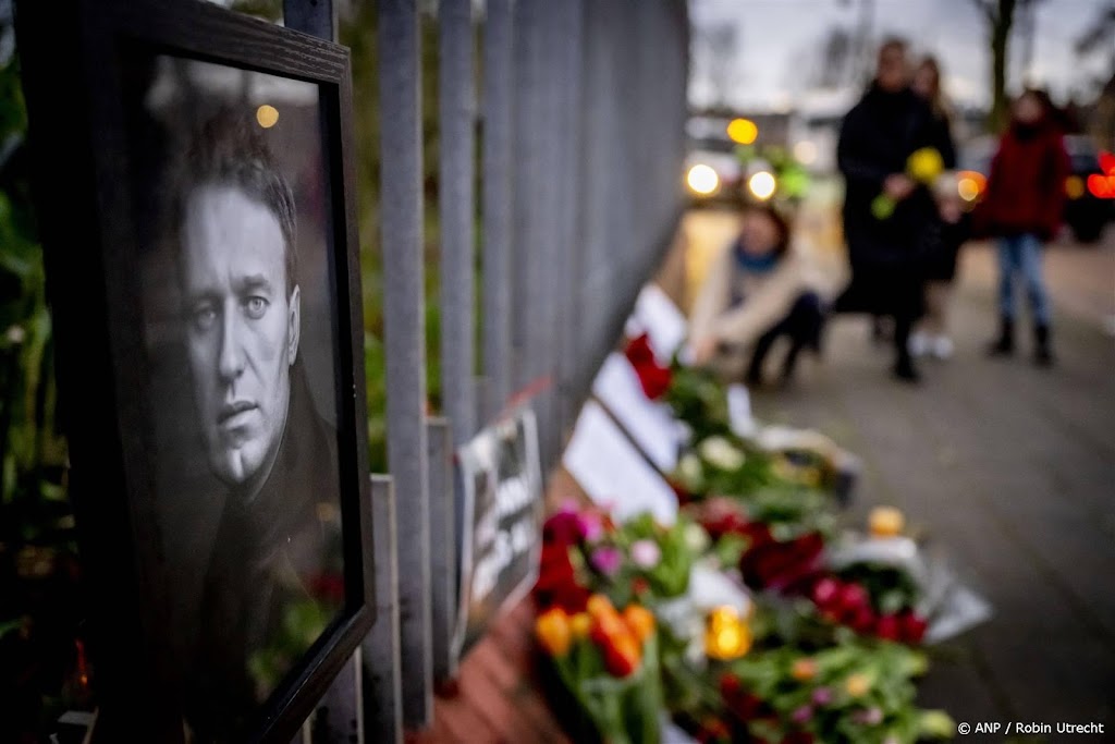 Joelia Navalnaja herdenkt dood van haar man in Europees Parlement