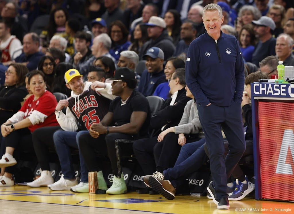 Basketballers Warriors langer door met succesvolle coach Kerr