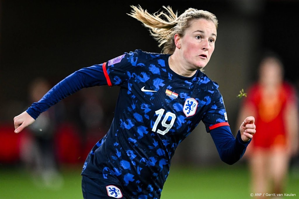 Kaptein vervangt Miedema in cruciaal duel Oranjevrouwen