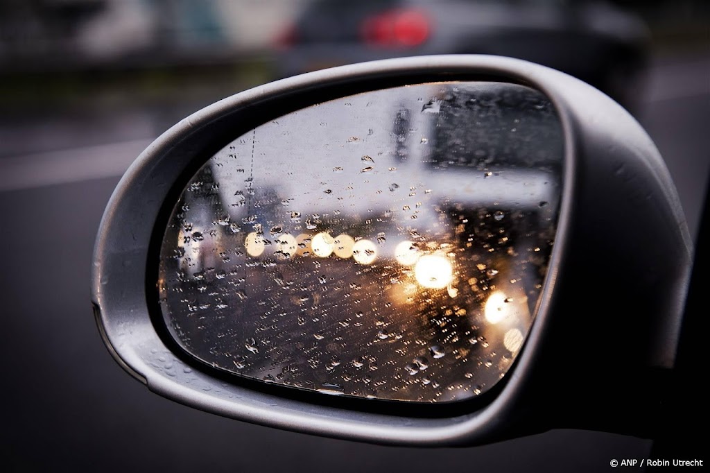 Mannen vast voor diefstal honderden autospiegels in Amsterdam