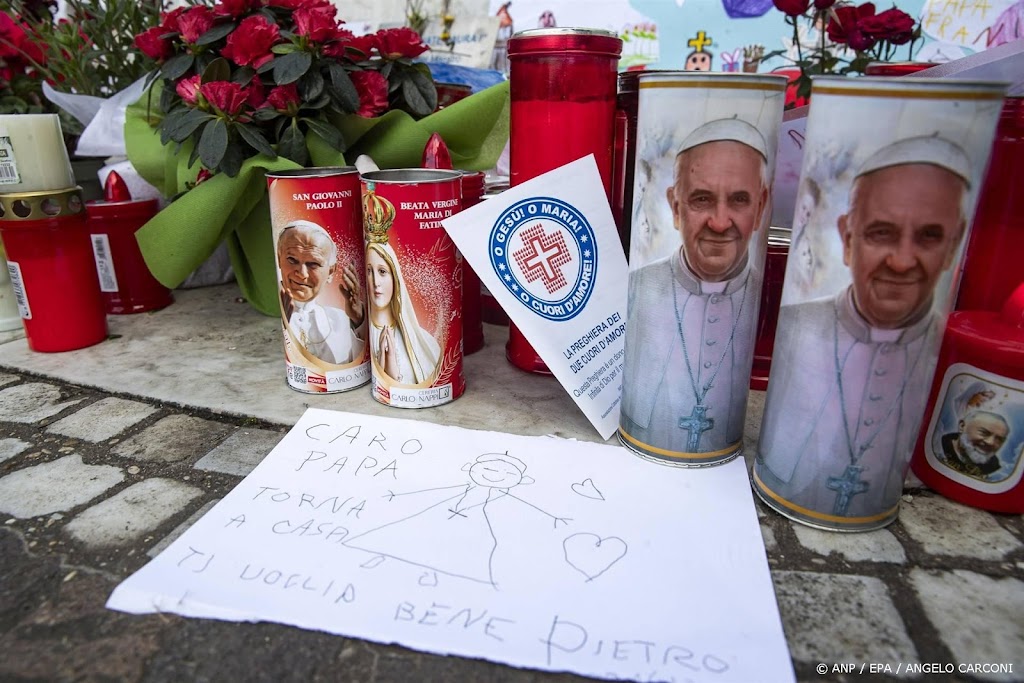Bronnen Vaticaan: paus niet meer in kritieke toestand