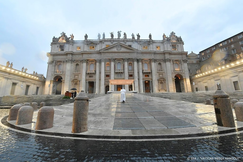 Corona duikt op in Vaticaan, paus niet besmet
