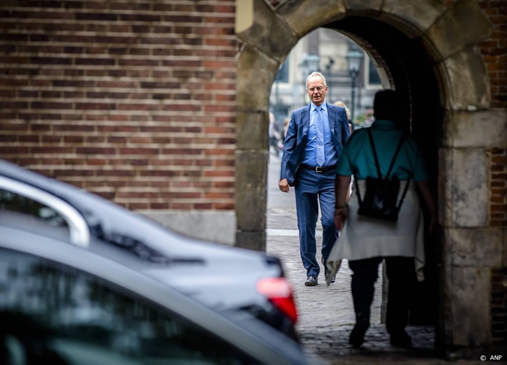 Oud-verkenner Kamp kritisch op Ollongren en Jorritsma 