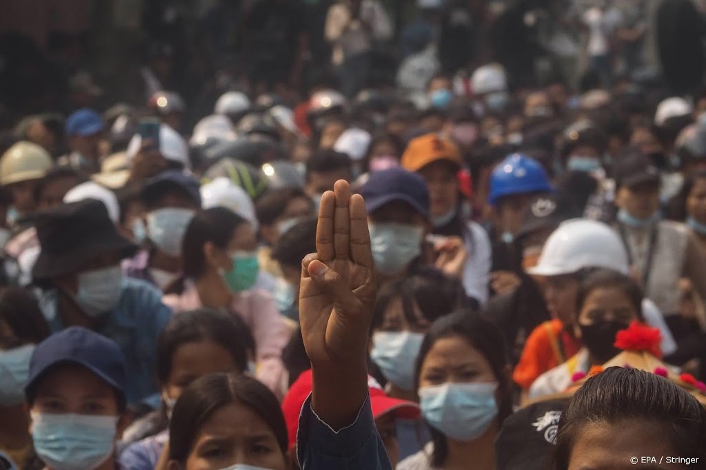 Duizenden inwoners Myanmar vluchten naar Thailand na luchtaanval