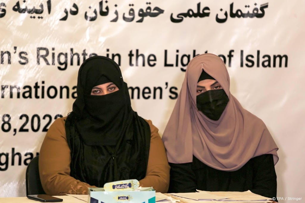 Taliban laten Afghaanse vrouwen niet meer alleen vliegen