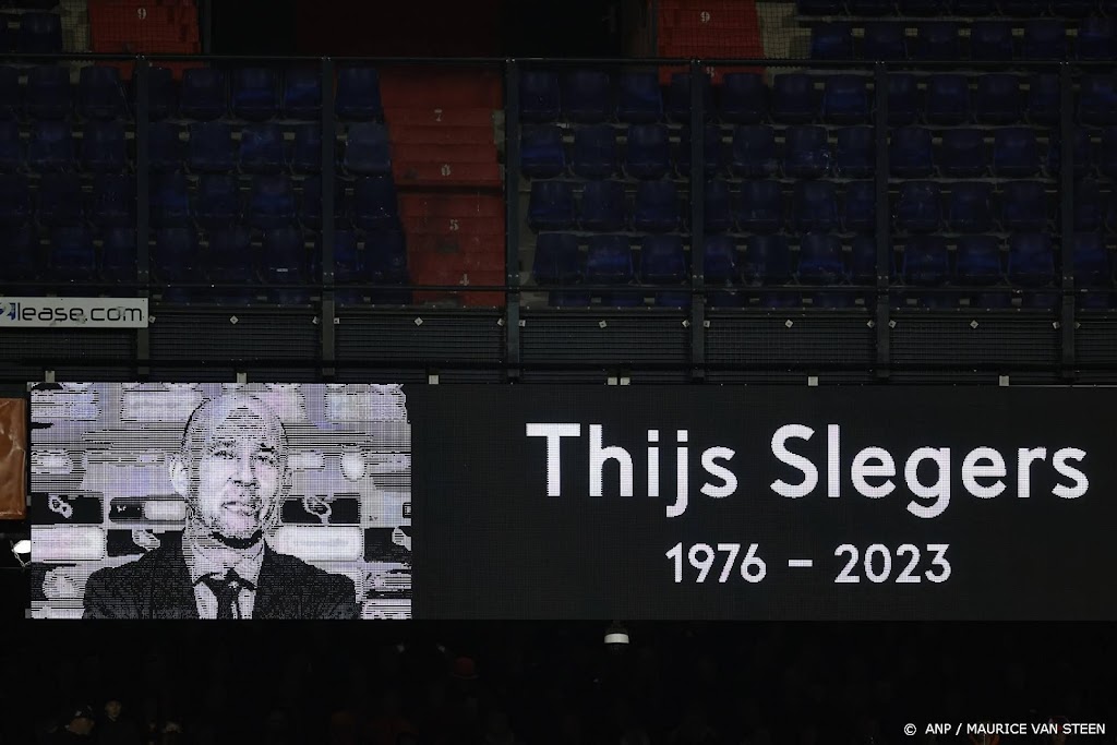 Afscheid van Slegers zondagavond in stadion van PSV  