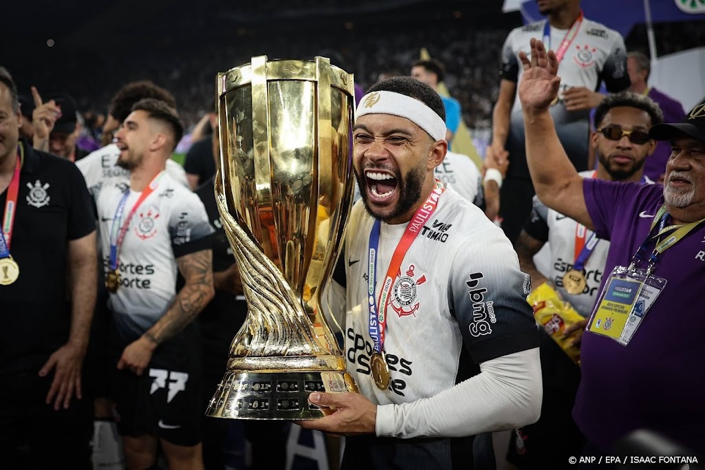 Depay wint met Corinthians eerste prijs in Brazilië