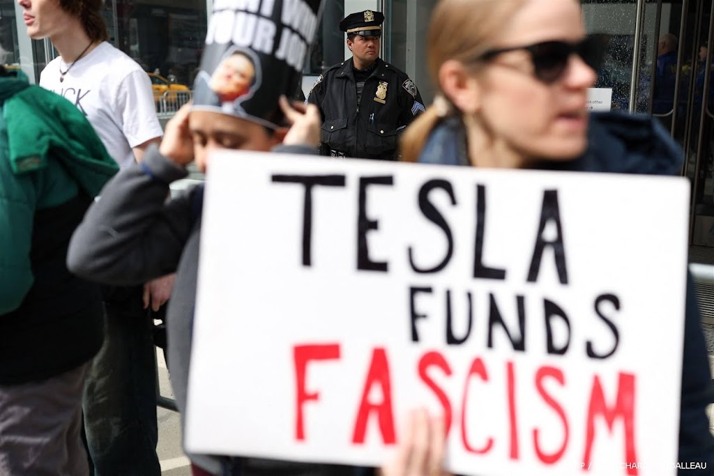 Tesla-locaties wereldwijd toneel van protesten tegen Musk