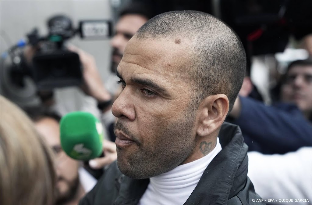 Voormalig Barcelona-speler Alves vrijgesproken van verkrachting