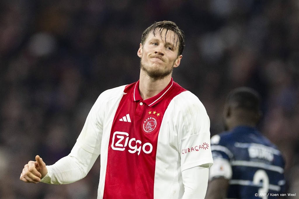 Ajax mist aanvaller Weghorst in uitduel met PSV